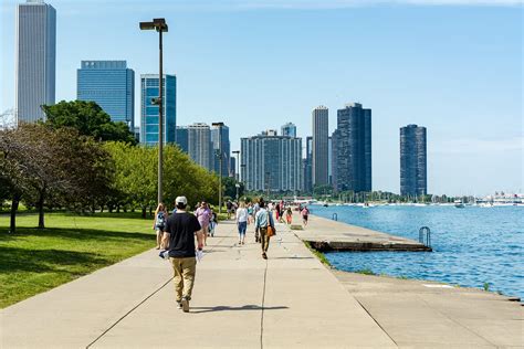 Chicago Lakefront Trail - A 19-Mile Route Overlooking Lake Michigan - Go Guides