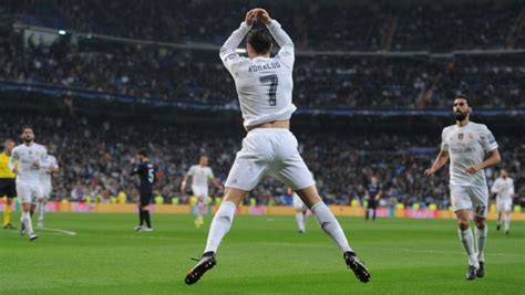 Cristiano Ronaldo Scores Quadruple as Goalie Ernestas Šetkus Makes ...