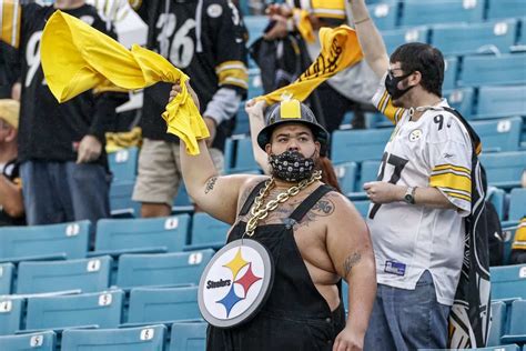 30 Times NFL Fans Showed Complete Lack Of Class – Sport Scroll