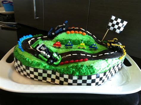 Race track race car birthday cake | Race car track, Cars birthday cake ...