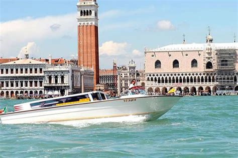 Private Departure Transfer from Venice to Marco Polo Airport 2024