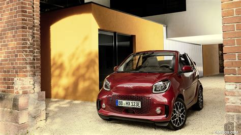 2020 Smart EQ ForTwo - Front Three-Quarter | Caricos