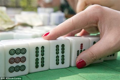 Florida police break up weekly mahjong game for Jewish women over gambling | Daily Mail Online