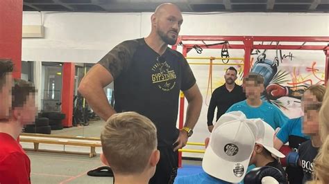 Tyson Fury back in the gym giving kids boxing lesson days after saying he would fight Anthony ...