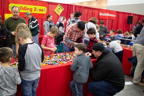 BrickUniverse Lego Fan Convention brings local Lego lovers to downtown Louisville – The Horizon