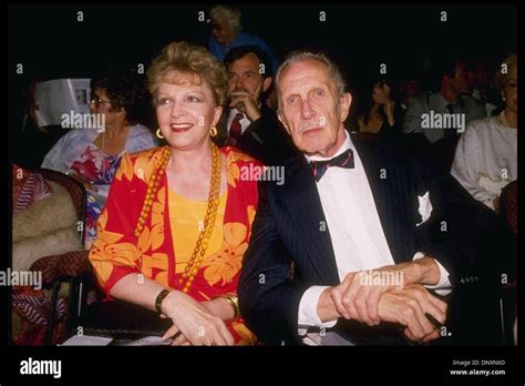 Hollywood, CA, USA; Actor VINCENT PRICE and his wife CORAL BROWNE Stock Photo: 65126277 - Alamy