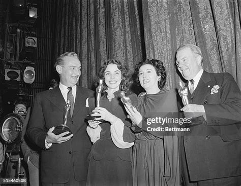 254 1943 Oscars Photos & High Res Pictures - Getty Images