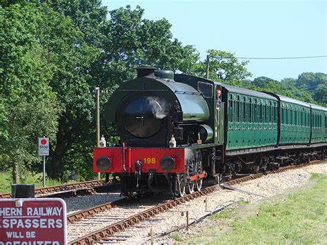 Isle of Wight Steam Railway © John Lucas cc-by-sa/2.0 :: Geograph Britain and Ireland