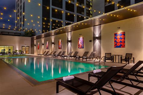 Hilton Austin Pool: Pictures & Reviews - Tripadvisor