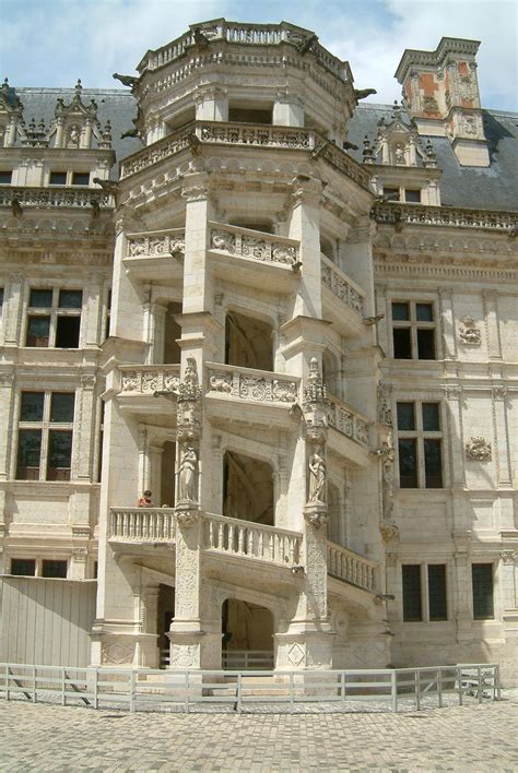 File:Chateau de Blois escalier monumental.jpg - Wikimedia Commons