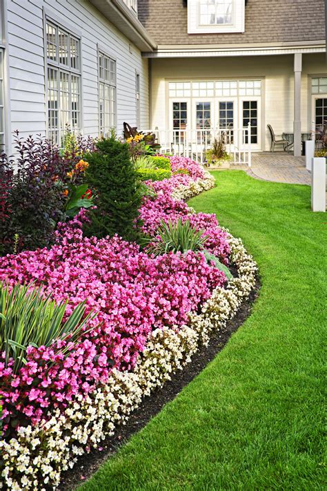 Pavers Around Mulch Bed: Boost Your Curb Appeal with this Must-Try Landscaping Idea!