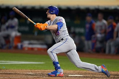 Mark Canha leads Mets against former A's teammates