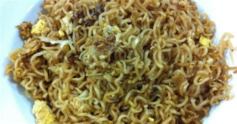 Confessions of a Weekend Cook: Maggi Goreng (Fried Maggi Curry Noodle)