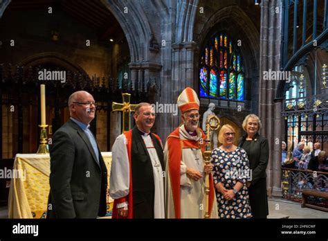 Manchester cathedral interior hi-res stock photography and images - Alamy