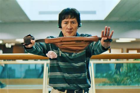 Watch Goonies star Ke Huy Quan win a fight with a fanny pack in ...