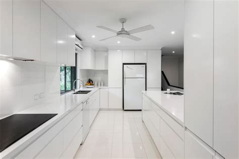 White on white: Minimalist kitchen design - Completehome