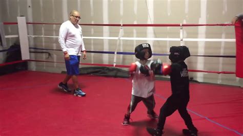 Little kids boxing - YouTube