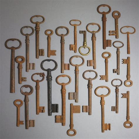 Collection large antique keys, 26 pieces - Catawiki