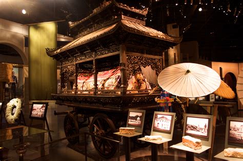 File:Funeral hearse of Tan Jiak Kim, National Museum of Singapore ...