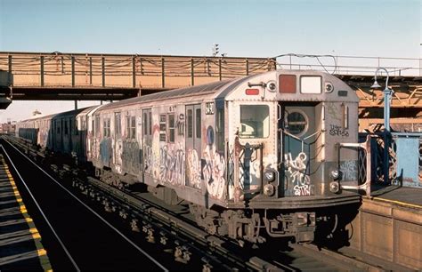 New York Subway | Nyc train, New york graffiti, Train graffiti