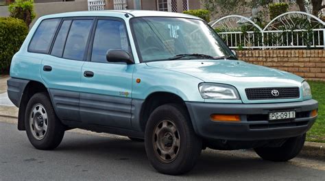 File:1995-1997 Toyota RAV4 (SXA11R) wagon (2010-09-19) 01.jpg - Wikimedia Commons