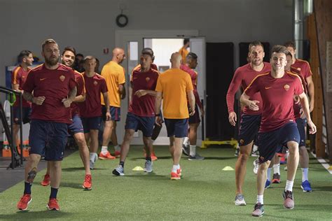 Allenamento Roma. Sala video, palestra e partitella a campo ridotto per ...