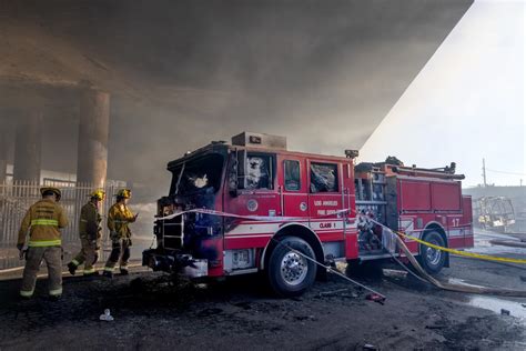 10 Freeway in downtown L.A. shut down indefinitely after fire - Los ...