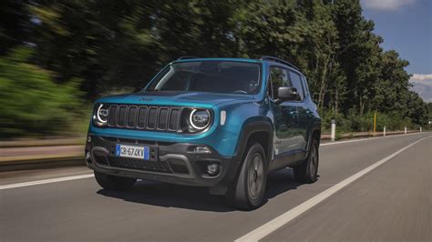 Jeep Renegade 4xe plug-in hybrid review | DrivingElectric