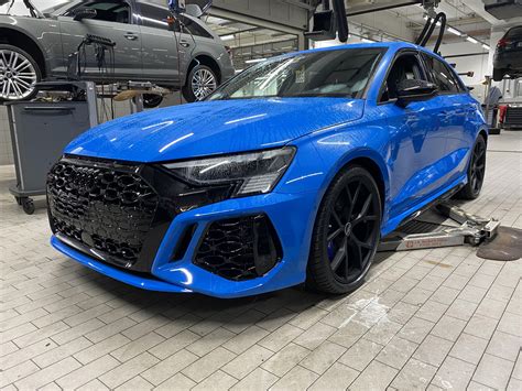 The new RS3 looks stunning, especially in Turbo Blue : r/Audi