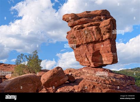 Balanced Rock, Garden of the Gods, red sandstone rocks, Colorado Springs, Colorado, USA Stock ...