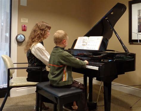 Piano Lessons for Beginners: Choosing a Music Teacher - Joyfulnotes