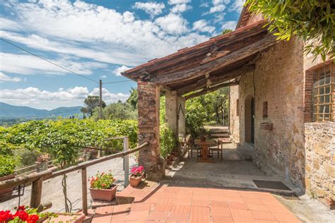 This Italian Farmhouse Will Make You Want to Quit Your Job and Move to ...