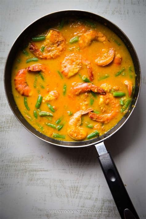 Udang Masak Lemak Cili Padi (Spicy Prawn in Coconut Milk)