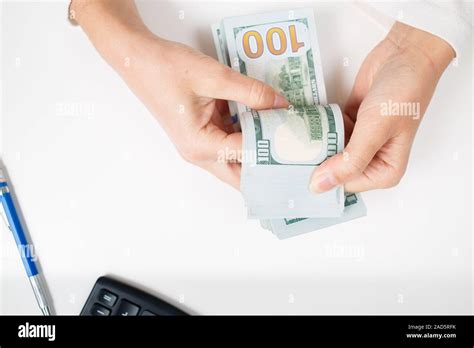 Hand gesture counting money hi-res stock photography and images - Alamy