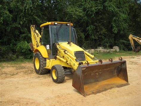 NEW HOLLAND 675E 4X4 LOADER BACKHOE