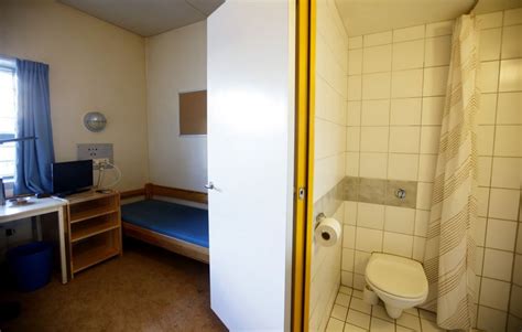 Anders Breivik: Just how cushy are Norwegian prisons? - BBC News