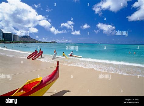 Surfboard Lesson on Waikiki Beach Honolulu Hawaii Stock Photo - Alamy