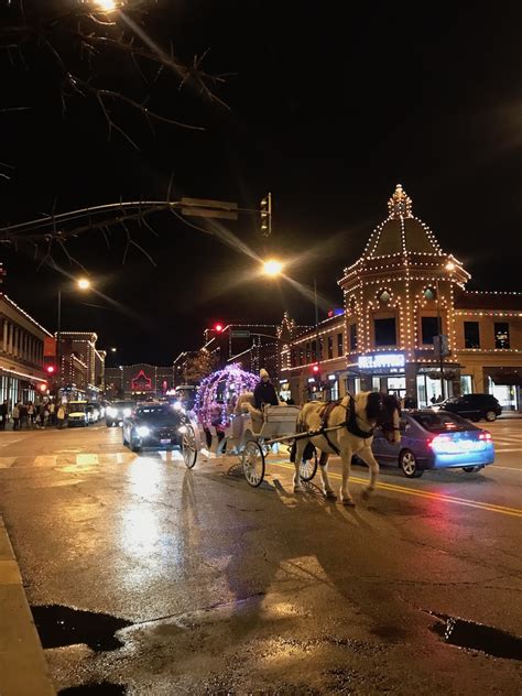 Kansas City's Plaza Lights Shine at Christmas - thatawaydad.com