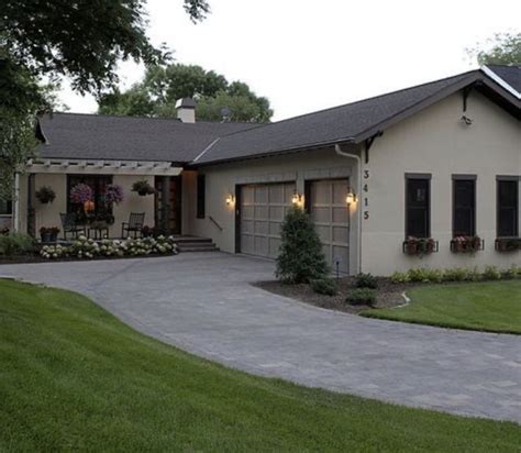 L shaped house garage on front | Ranch house exterior, Exterior house colors, Ranch style homes