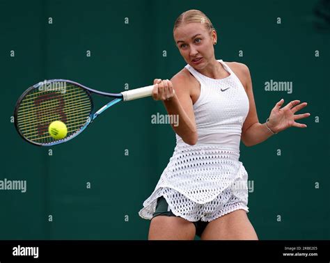 Anastasia potapova wimbledon hi-res stock photography and images - Alamy