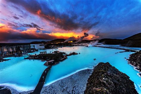 PAX - Threat of volcanic eruption rocks Iceland, Blue Lagoon spa closes