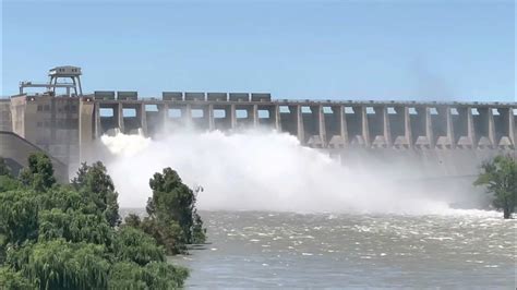 Vaal dam wall, 18/11/2022 8 gates open - YouTube