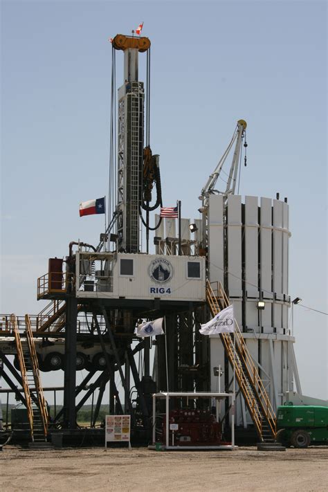 Free Images : transport, vehicle, mast, industry, modern, petroleum, construction equipment ...