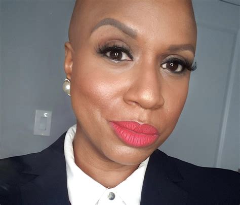 Rep. Ayanna Pressley proudly shows off her bald head in 'alopecia selfie flex'