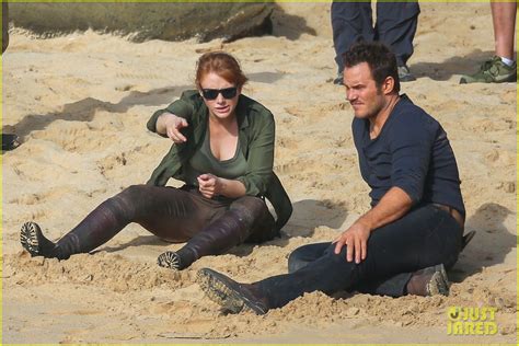 Chris Pratt & Bryce Dallas Howard Get Washed Ashore While Filming 'Jurassic World 2': Photo ...