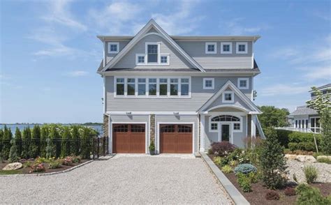 An impressive beach house in Rhode Island built to withstand storms