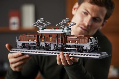 LEGO debuts 10277 Crocodile Locomotive, a vintage classic from the ...