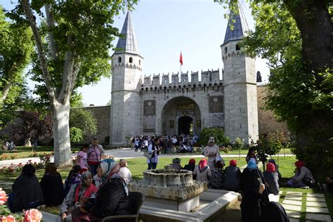 Topkapi Palace - Entrance | Istanbul | Pictures | Turkey in Global ...