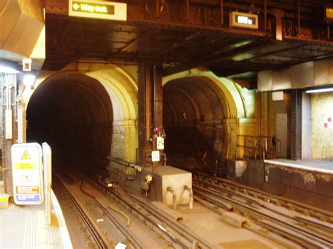 Wapping Great Tunnels | Looking into Brunel's tunnel from th… | Flickr