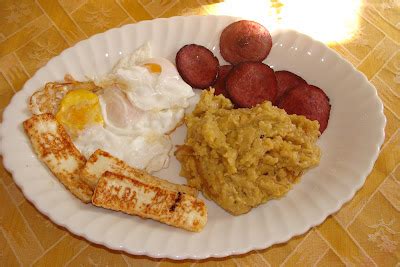 REAL SIMPLE: MANGU CON HUEVO,SALAMI Y QUESO FRITO